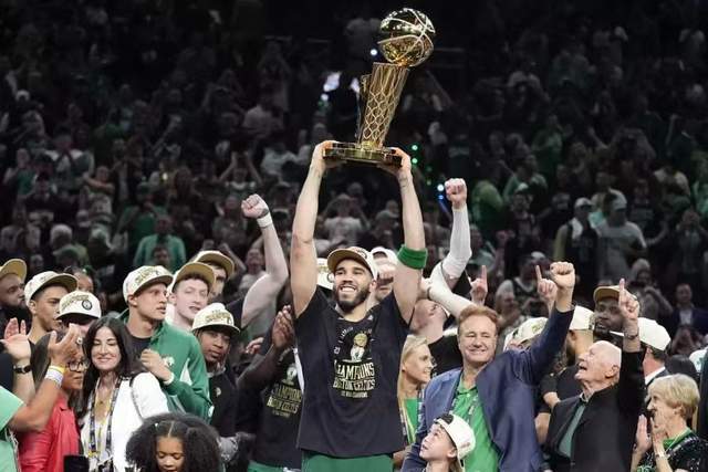 NBA历史上仅两人新秀赛季四项数据领跑球队